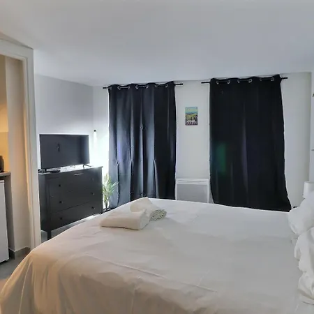 Apartamento Le Petit Pithou - équipé Simple Et Plein Coeur De La 2