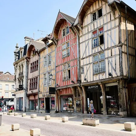 Le Petit Pithou 1 - Equipe Au Coeur De La * Troyes